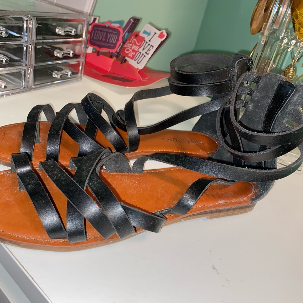 SIZE 10 black strap zipper sandals